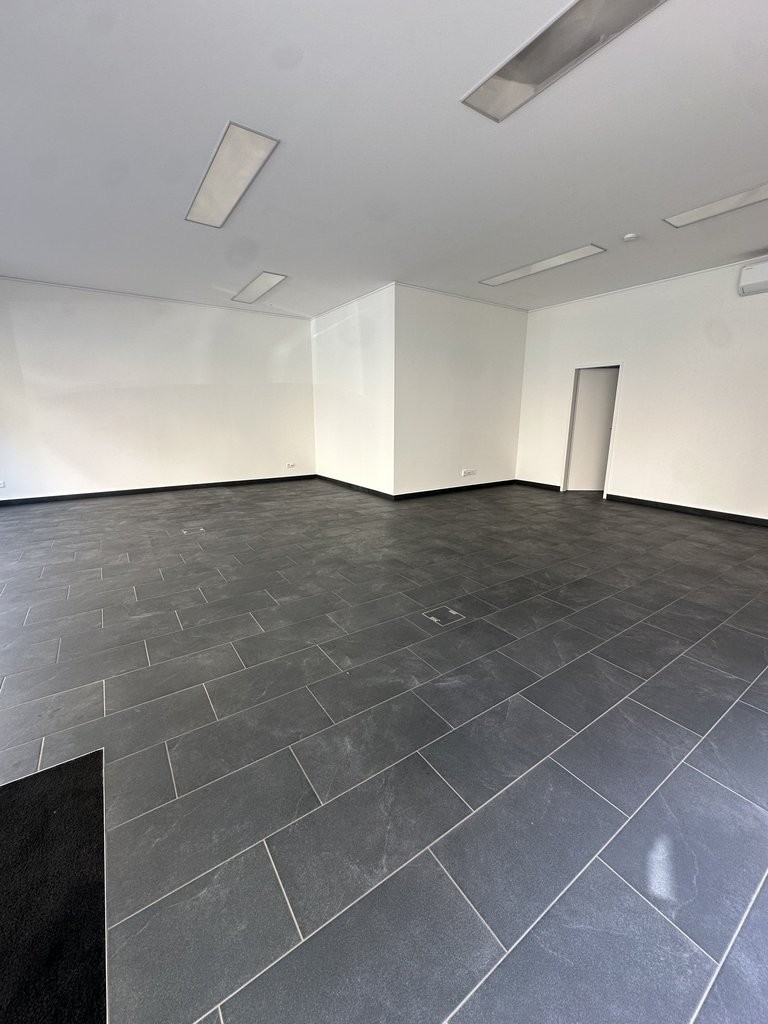 72m² commercial
