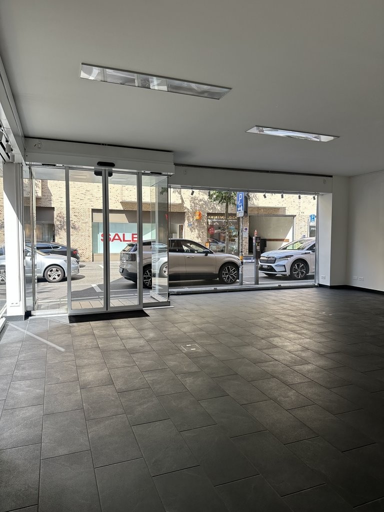 72m² commercial