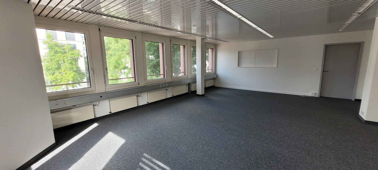 60m² office