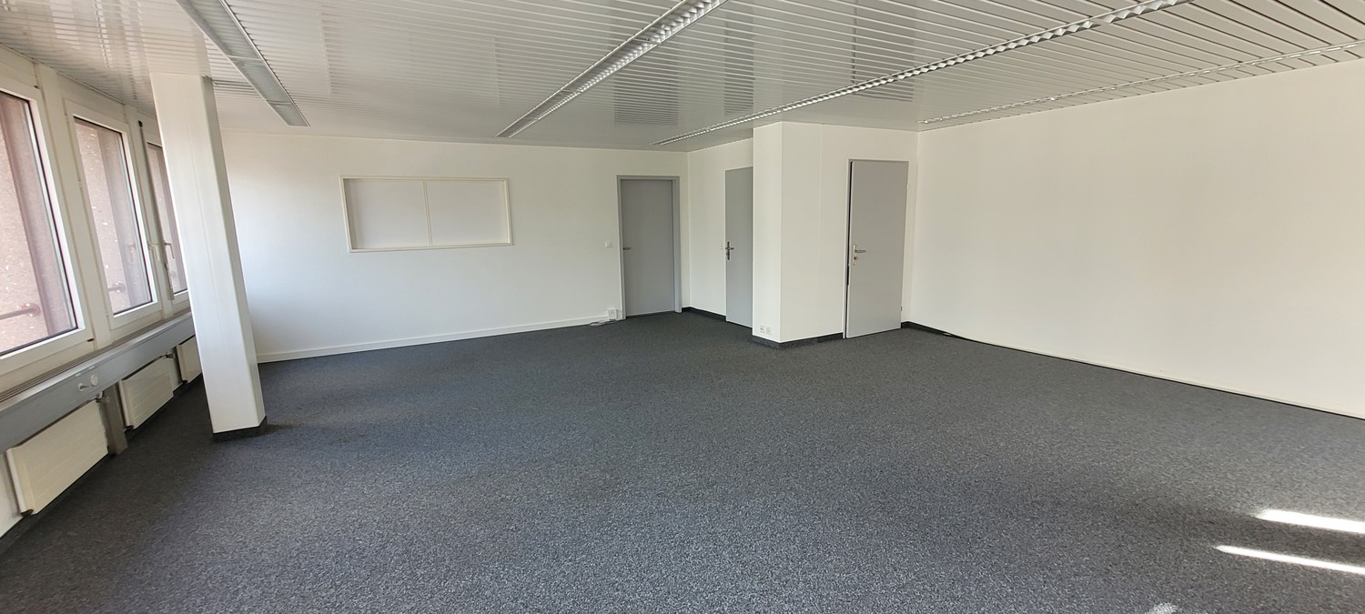 60m² office