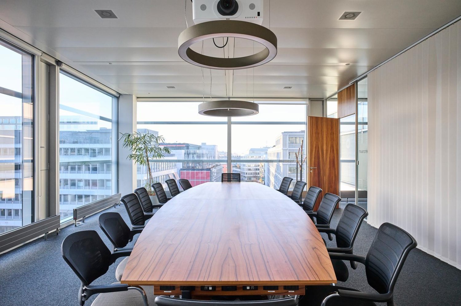 1243m² office