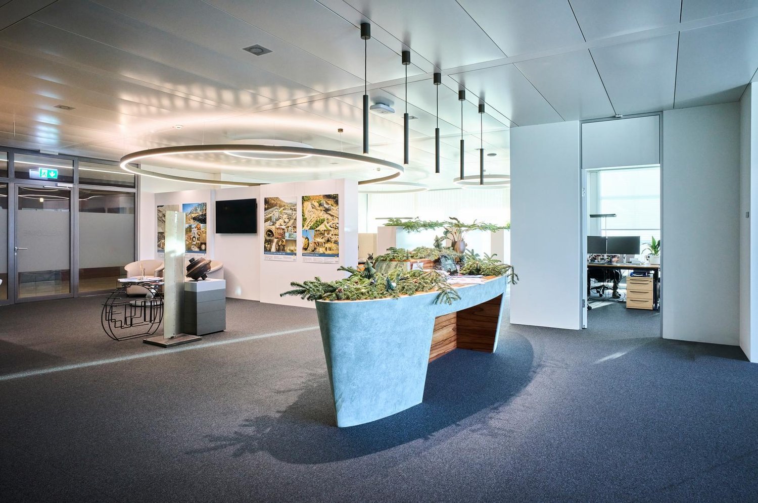 1243m² office