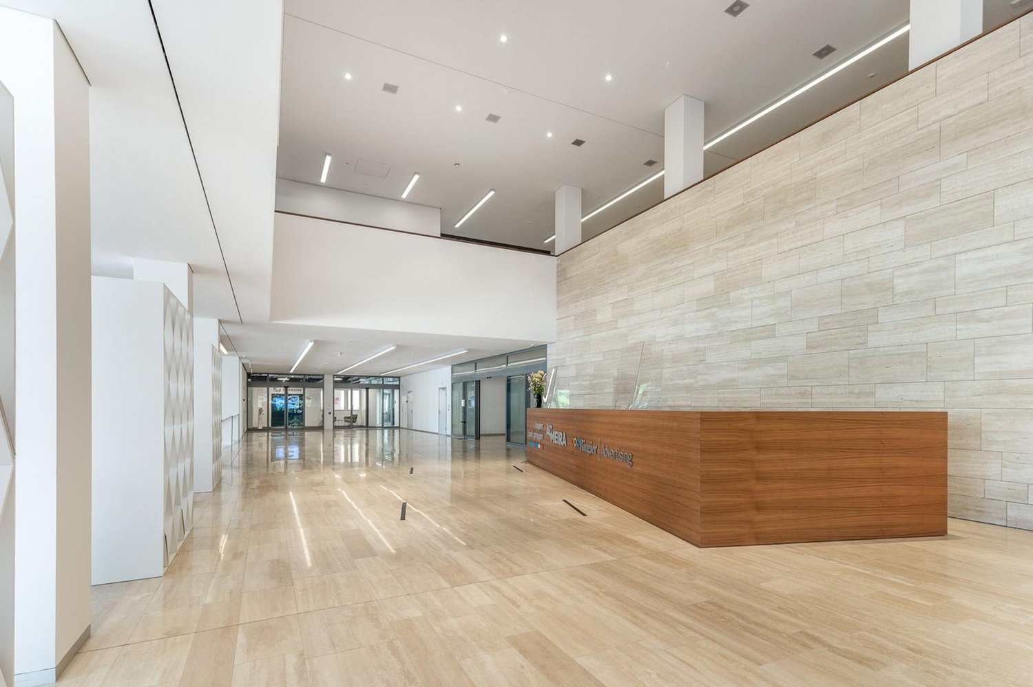 1243m² office