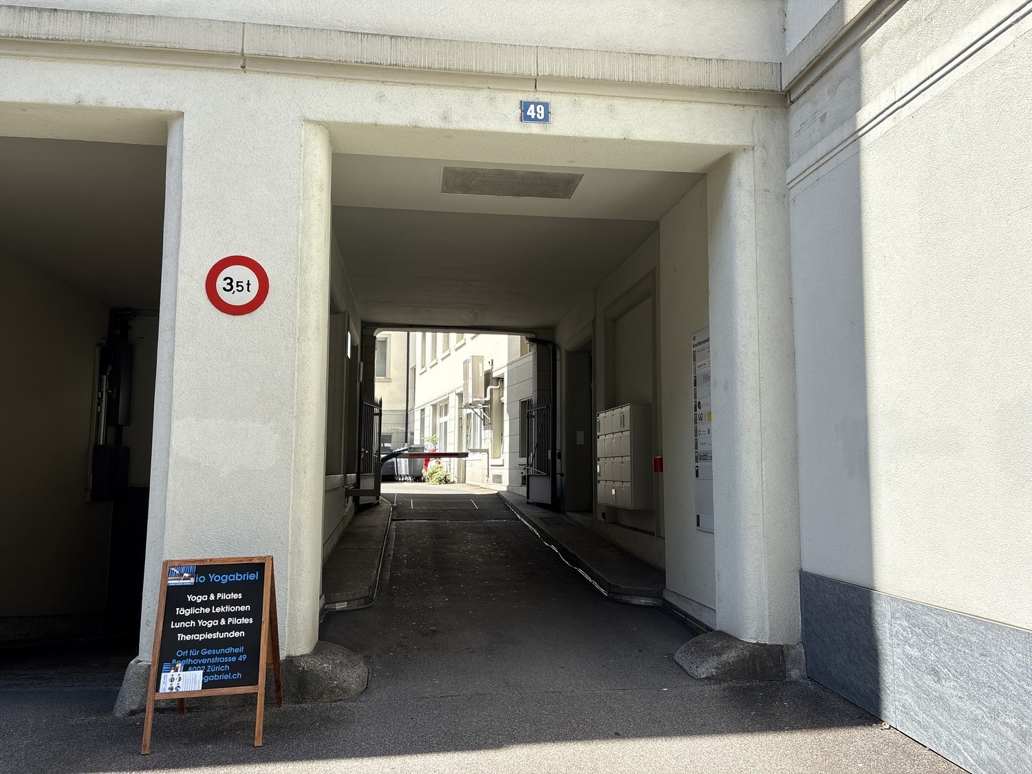 75m² commercial