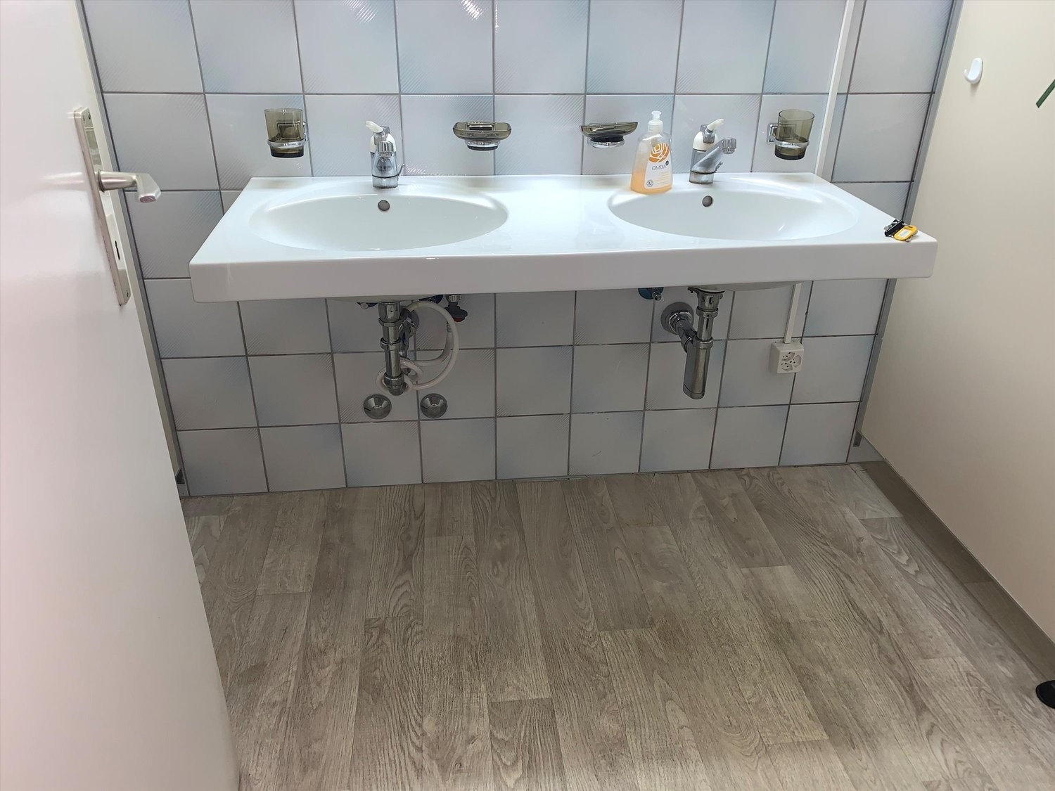 200m² office