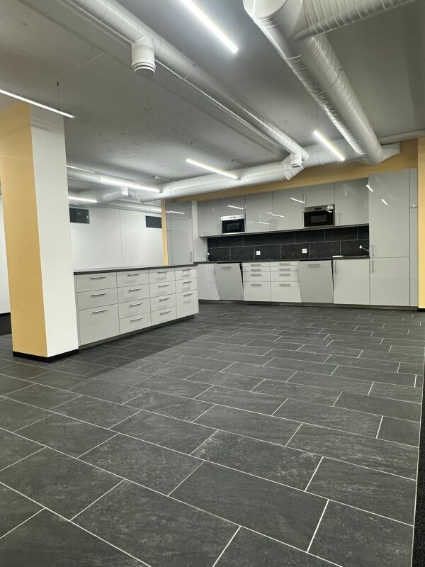 670m² commercial