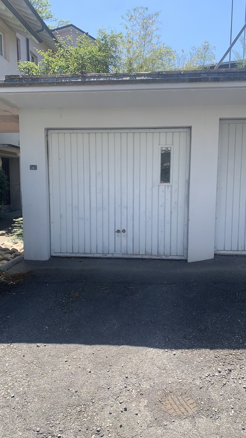 Garage à louer près de Wollishofenplatz juin-août