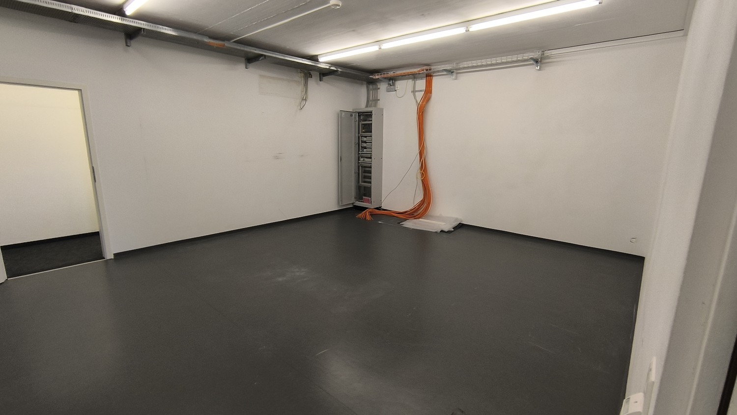 480m² office