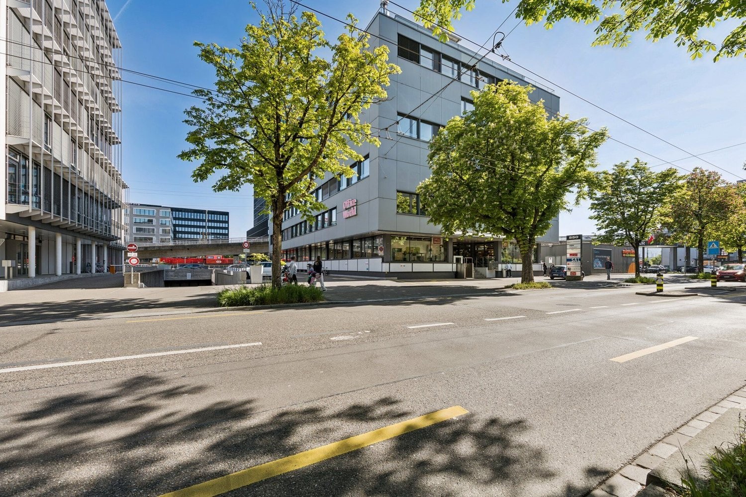 628m² shop, photo 1 of 6