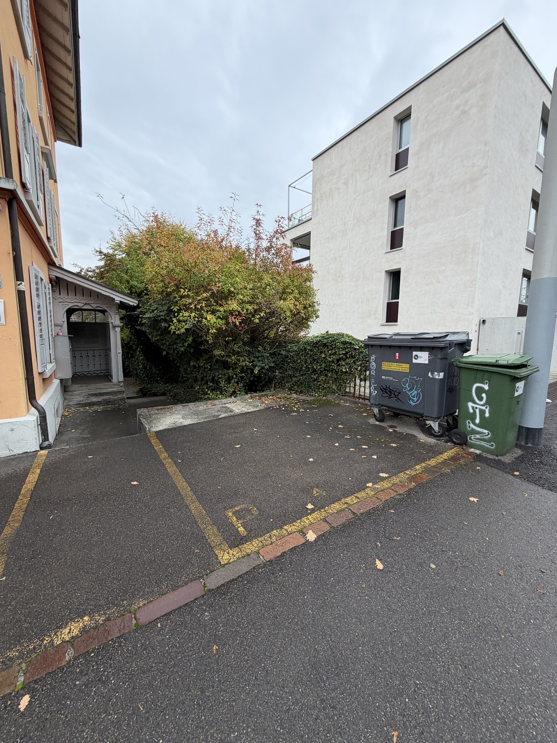 Place disponible, photo 1 sur 2