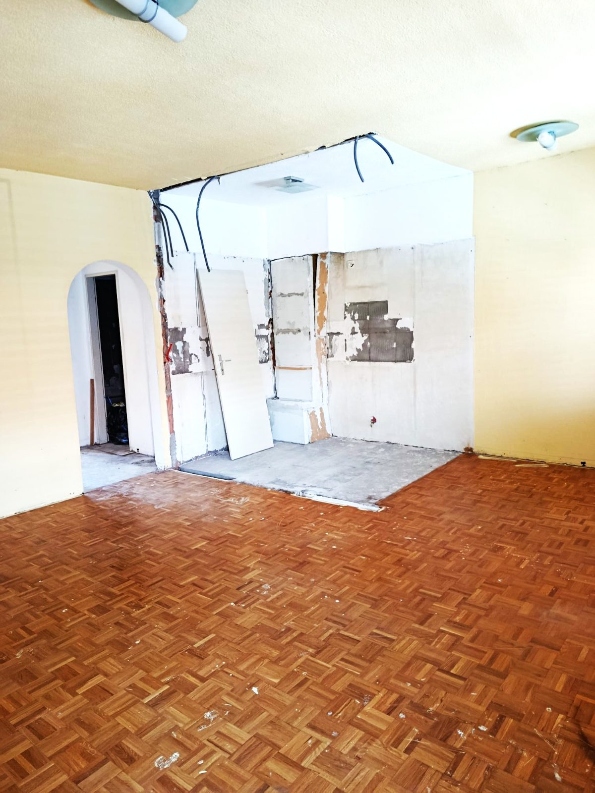 Charakterstarker Altbau sucht Ihre persönliche Note!