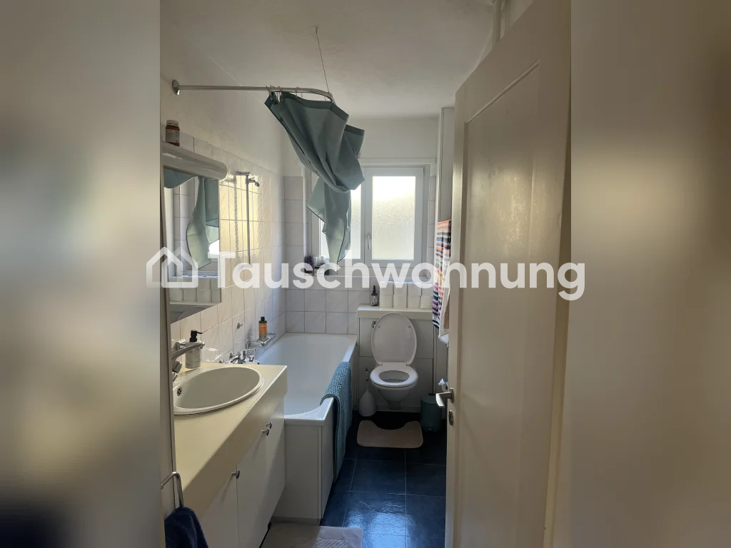 Superbe appartement de 3,5 pièces à Schmiede Wiedike. À 1 min de la station de tram avec de nombreuses possibilités de shopping, bars & restos. Je souhaite tenter un changement d'air et trouver quelque chose de plus petit en raison de mes études.
Idéalement, l'appartement doit être situé au calme et, photo 7 sur 7