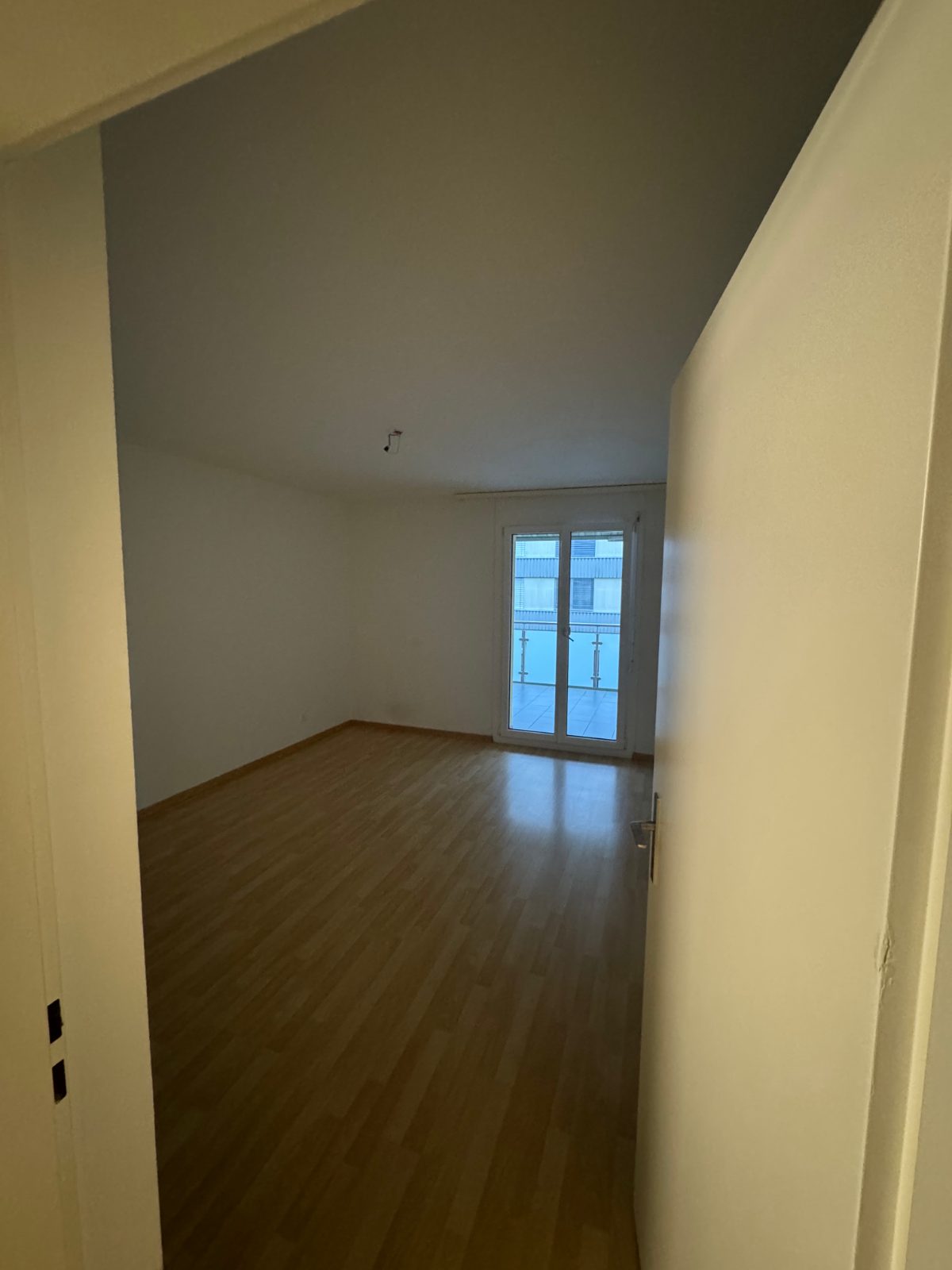 2.5-Zimmer-Wohnung zu vermieten, verfügbar ab 15. Nov, sehr nah am Bahnhof