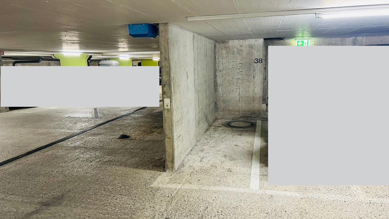 Place de stationnement pour votre moto à la recherche ? Vous êtes au bon endroit, car nous louons **dès maintenant ou sur demande** une place de stationnement pour moto dans le parking souterrain de l'Abendwegs 1-5 à 8038 Zürich pour **CHF 80/p.M. (hors TVA).**

Avez-vous suscité notre intérêt ? Nou, photo 1 sur 2