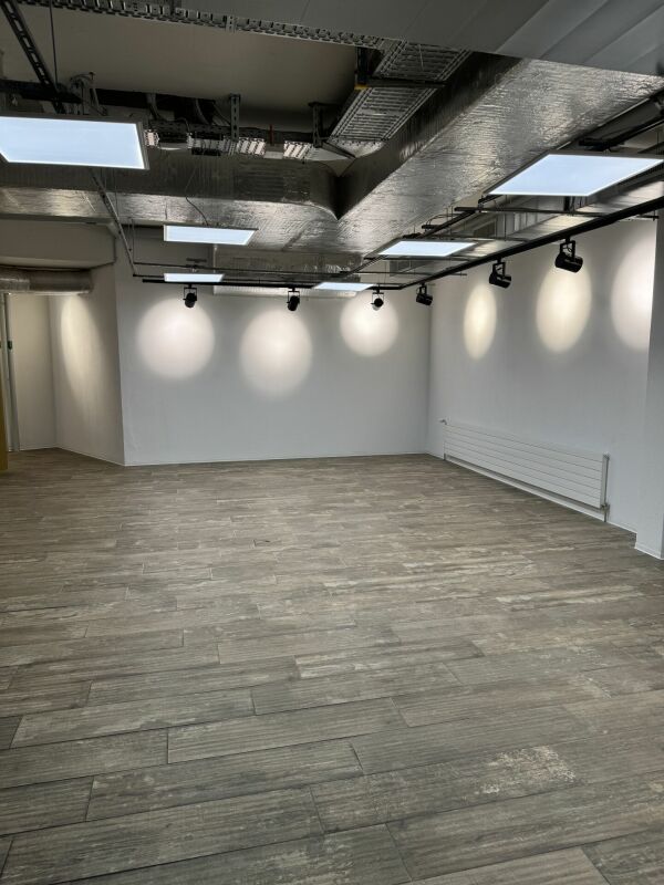 50m² commercial, foto 1 di 8