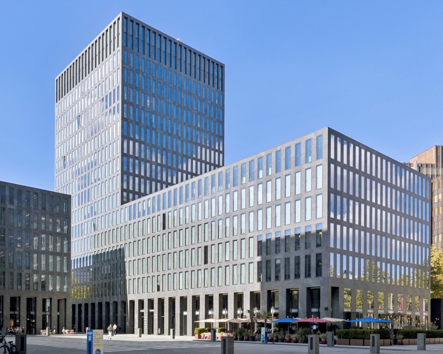 1298m² office