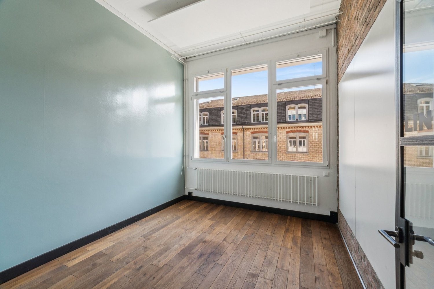 257m² office