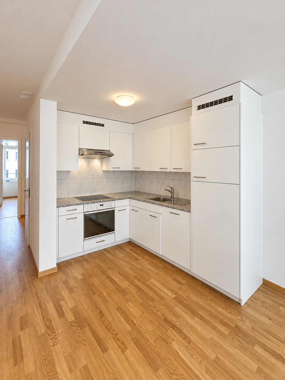Chambre dans une colocation

Je cherche un colocataire pour un bel appartement spacieux et lumineux dès que possible, situé à Häringstrasse, 8002 Zurich.

- Chambre privée avec toilettes privées
- Grand salon, cuisine équipée, lave-linge et sèche-linge
- Emplacement idéal :
- 3 min de Central
- 5 mi