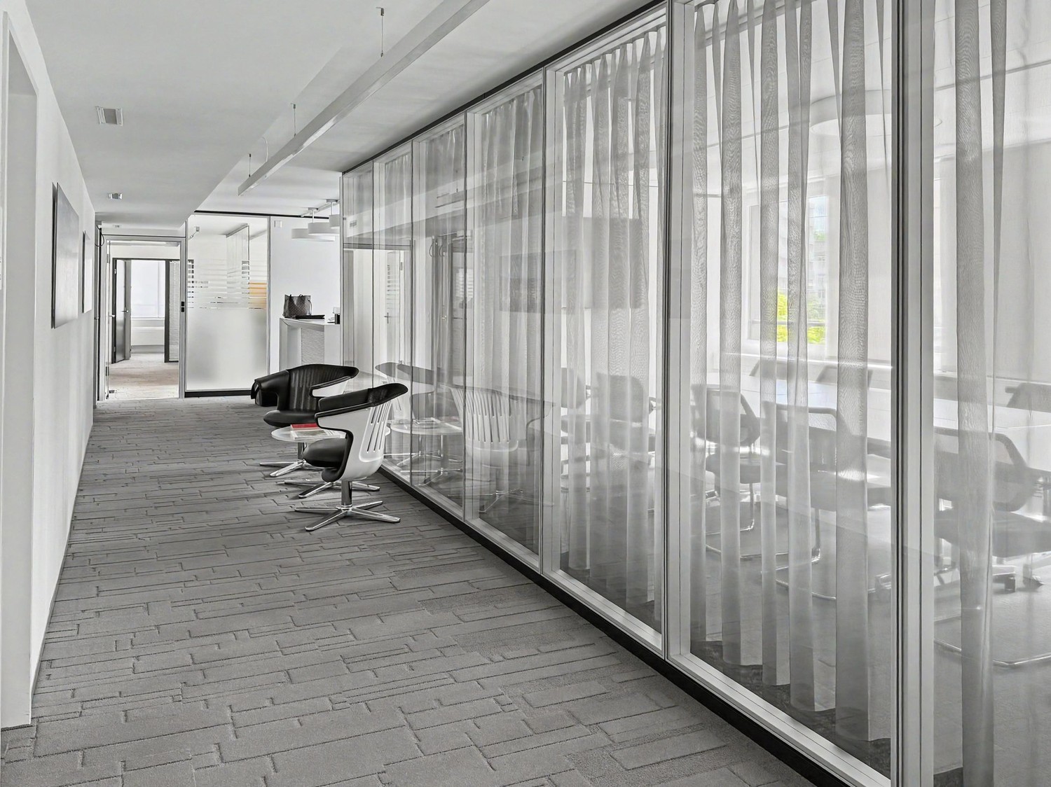 383m² office