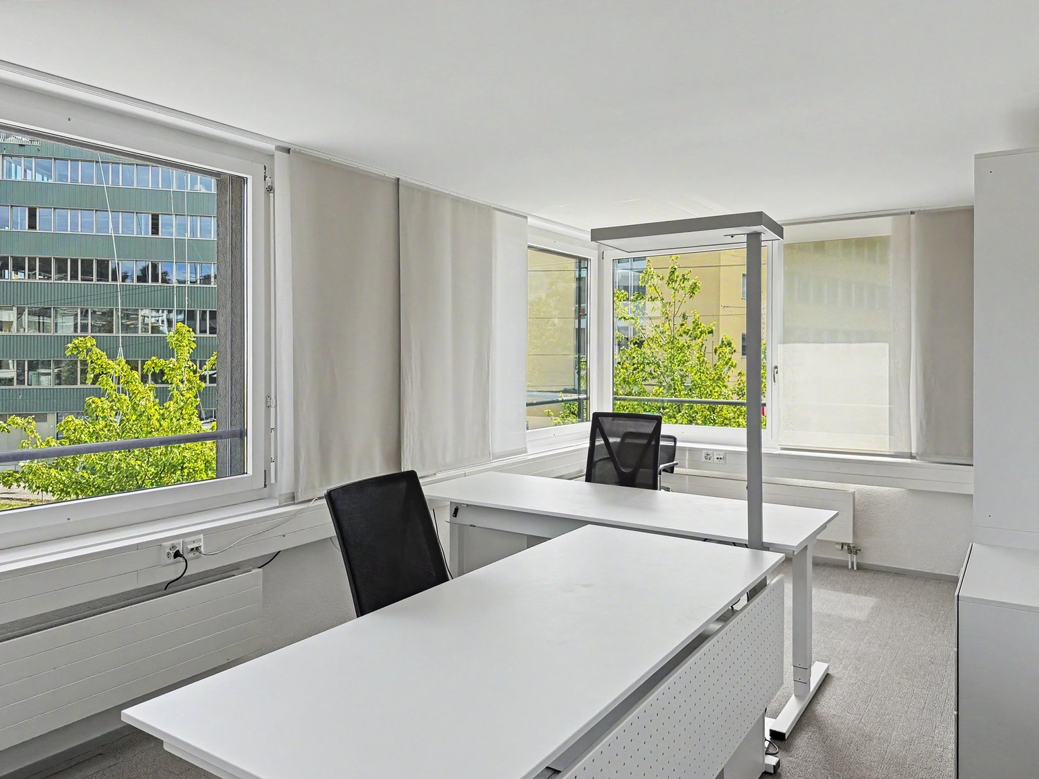 383m² office