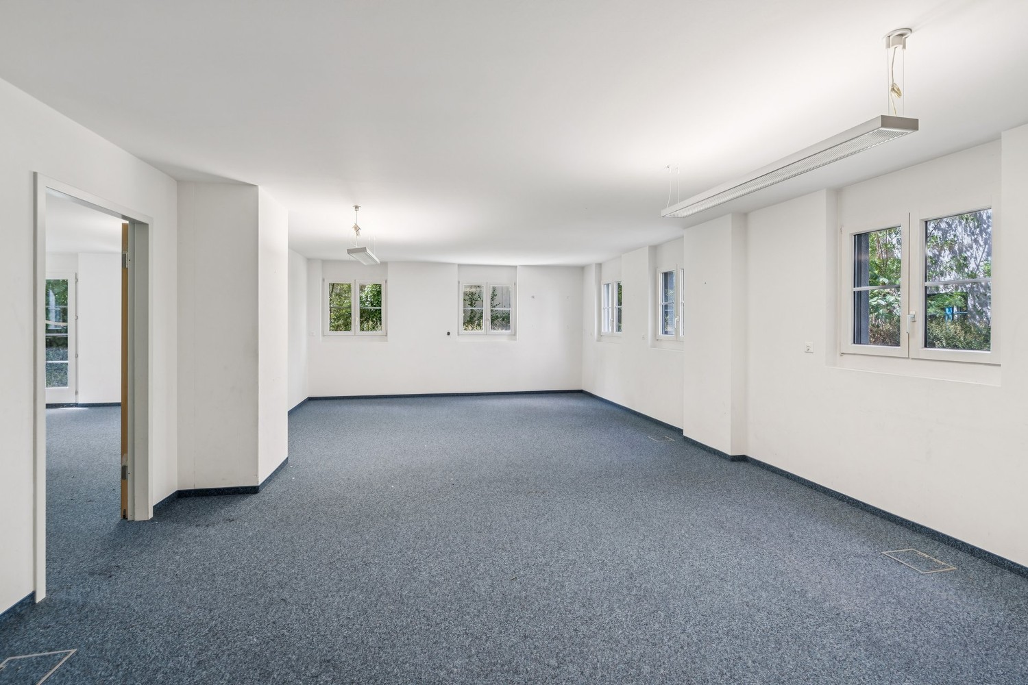 275m² office