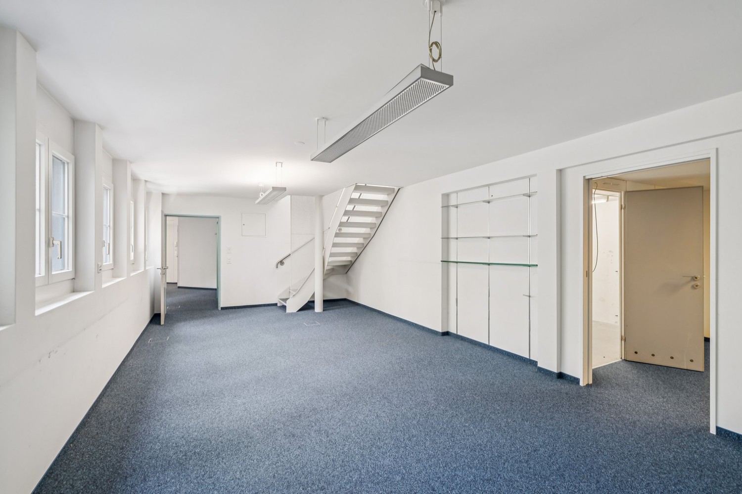 275m² office