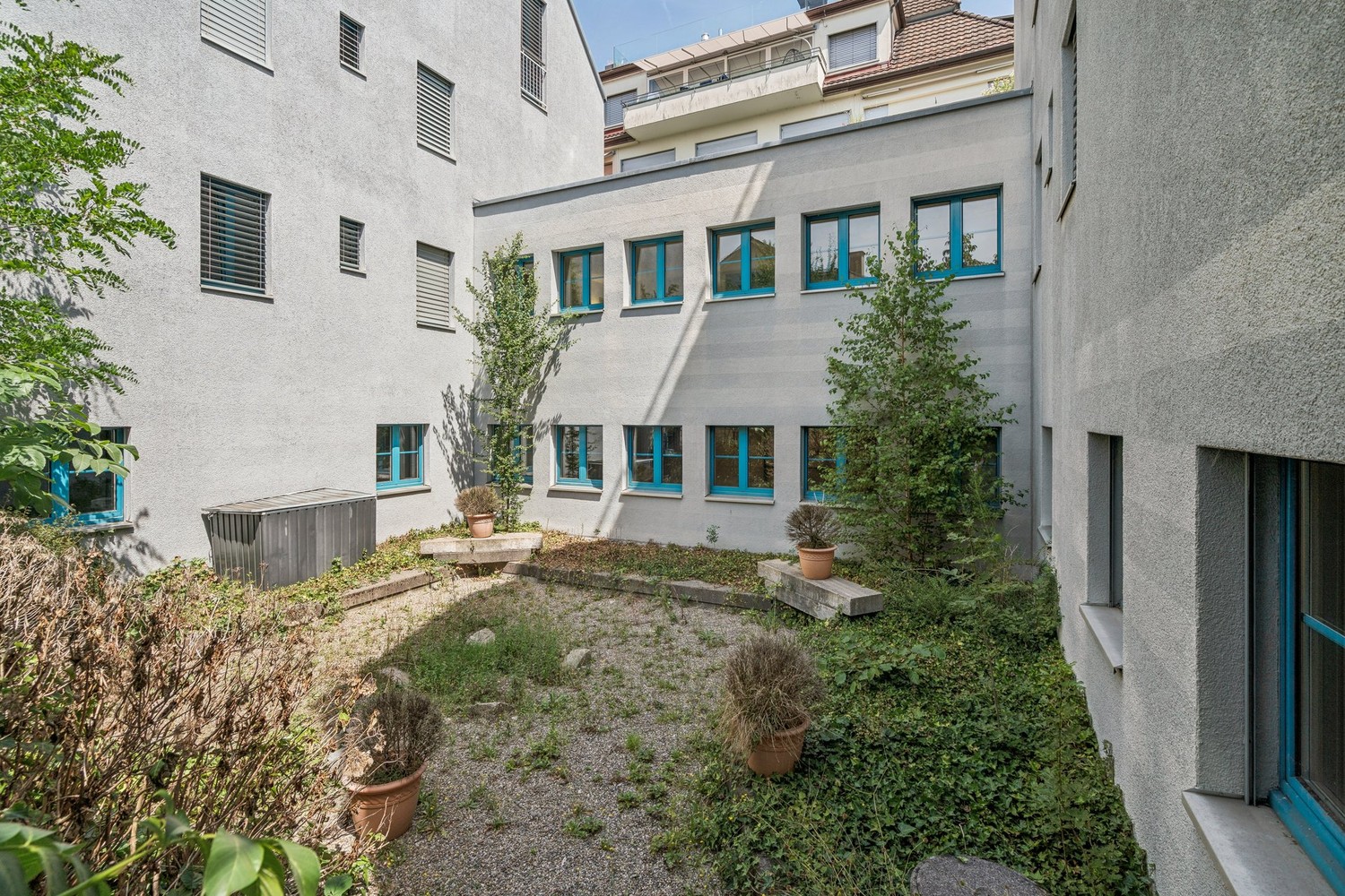 275m² office