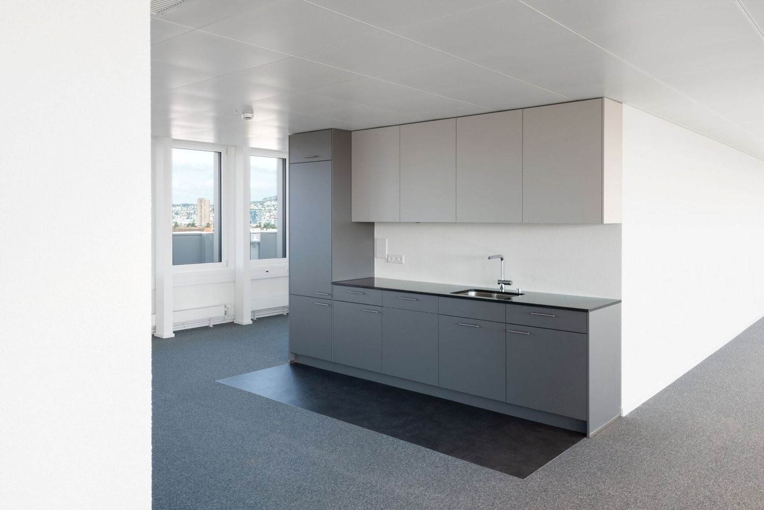 1050m² office