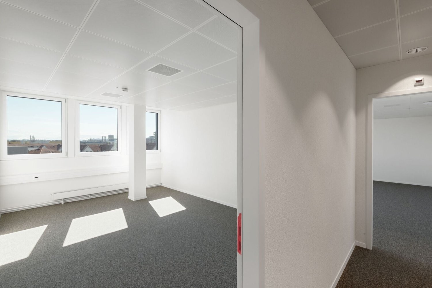1050m² office