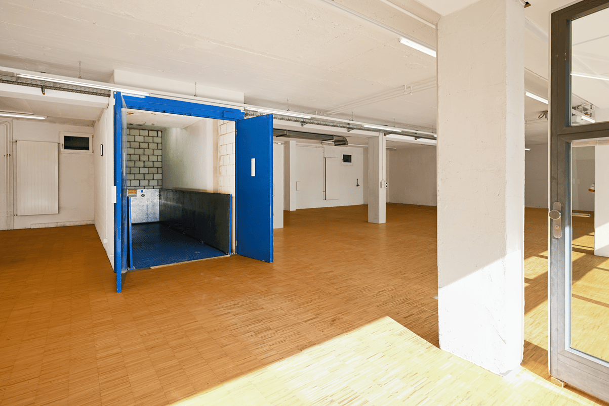 654m² office