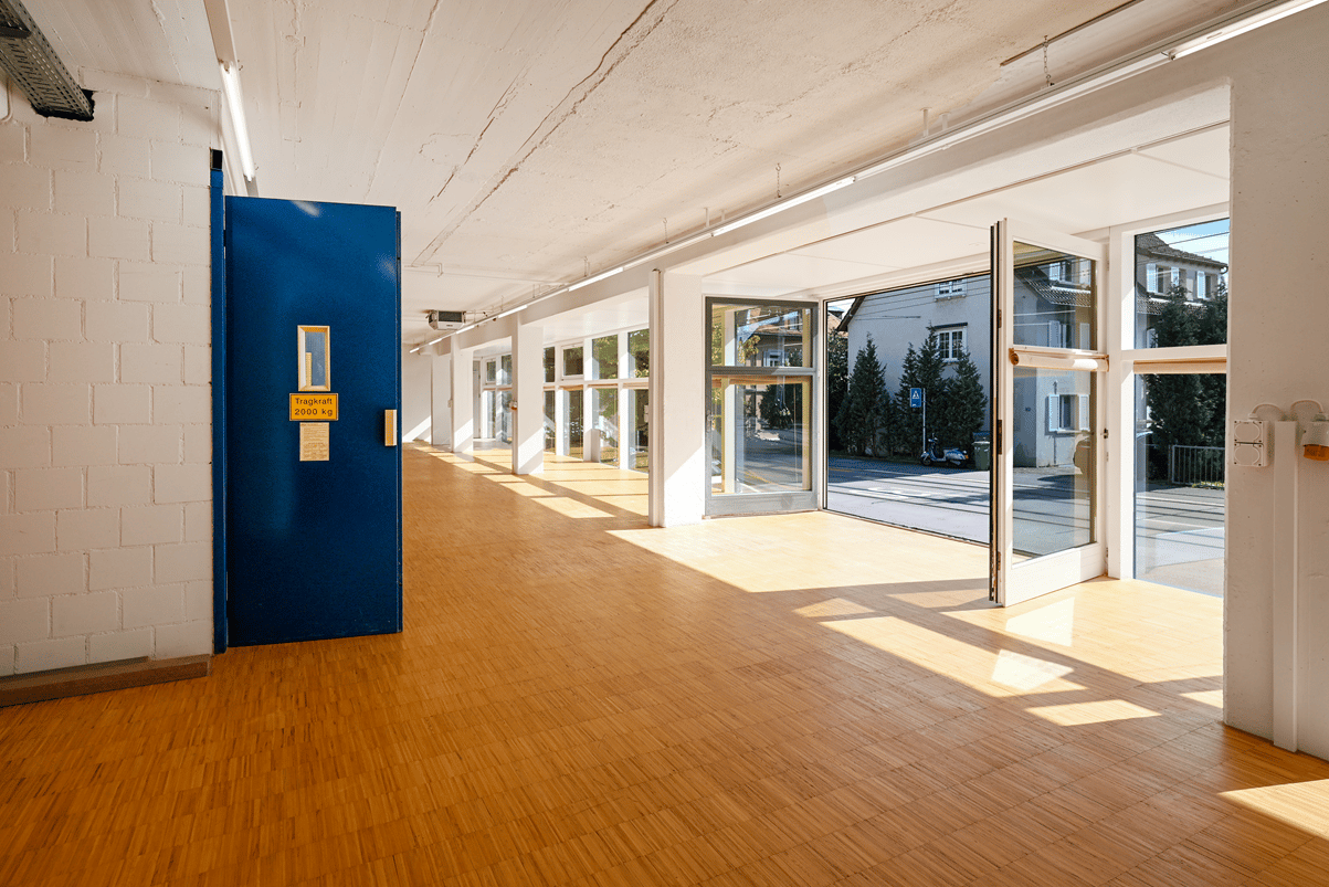654m² office