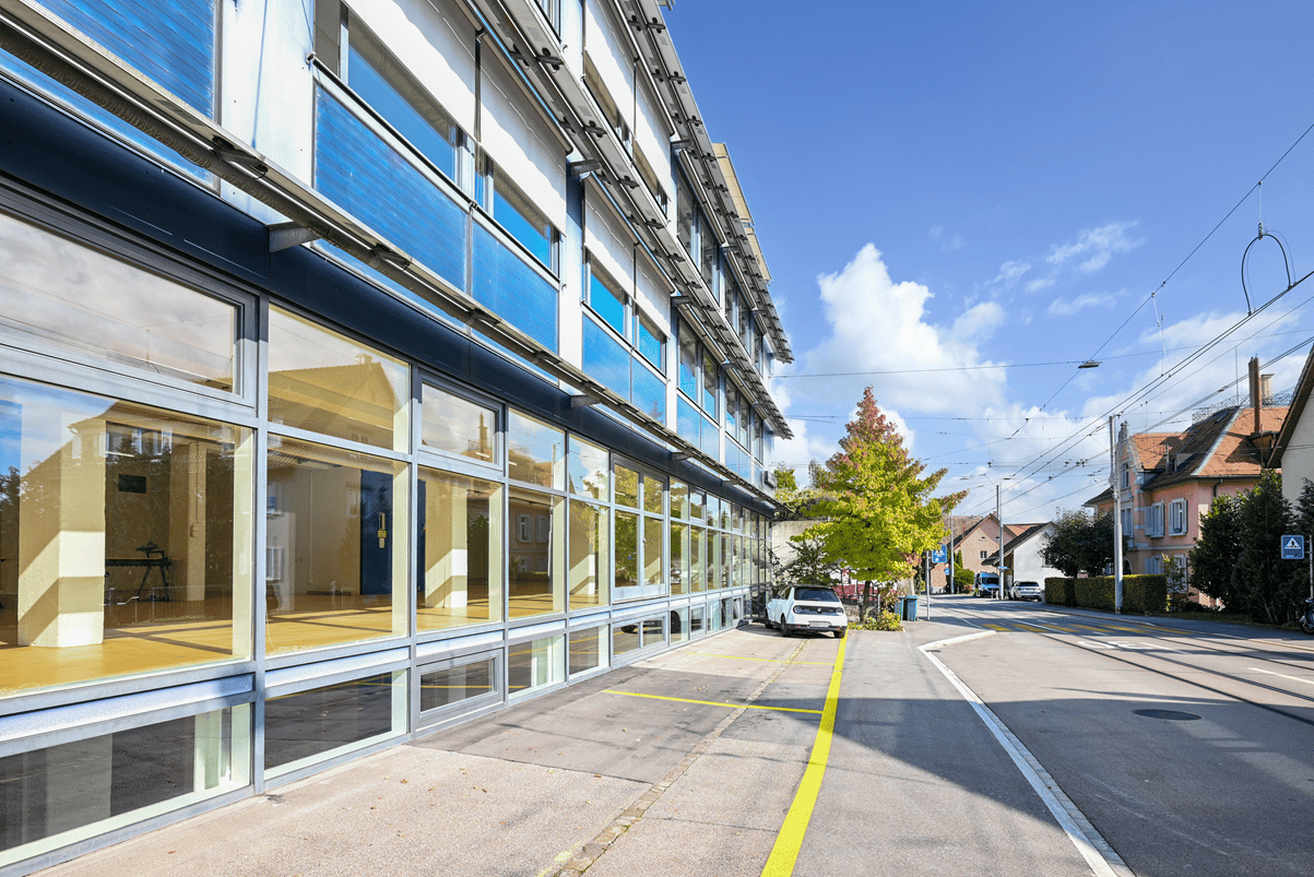 654m² office