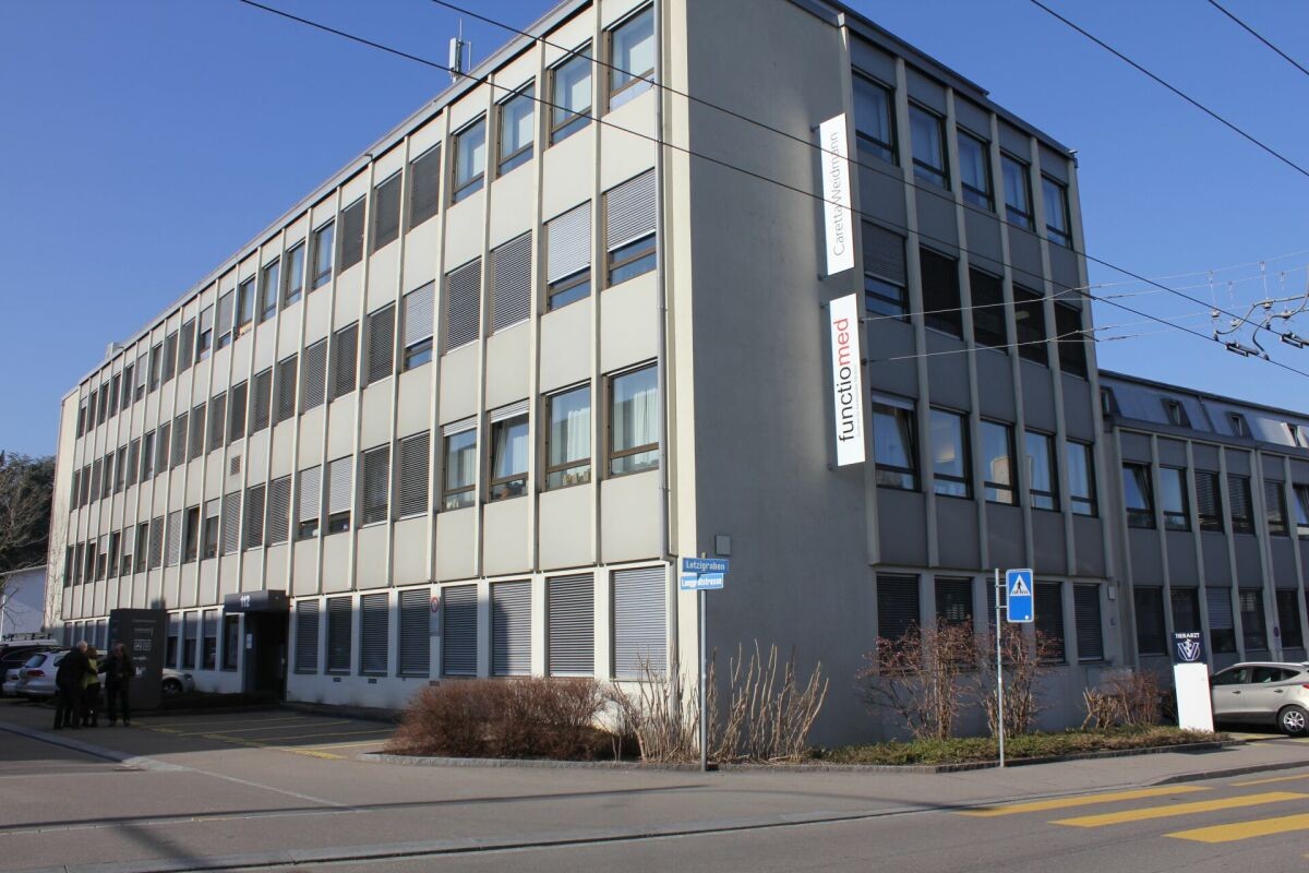318m² office