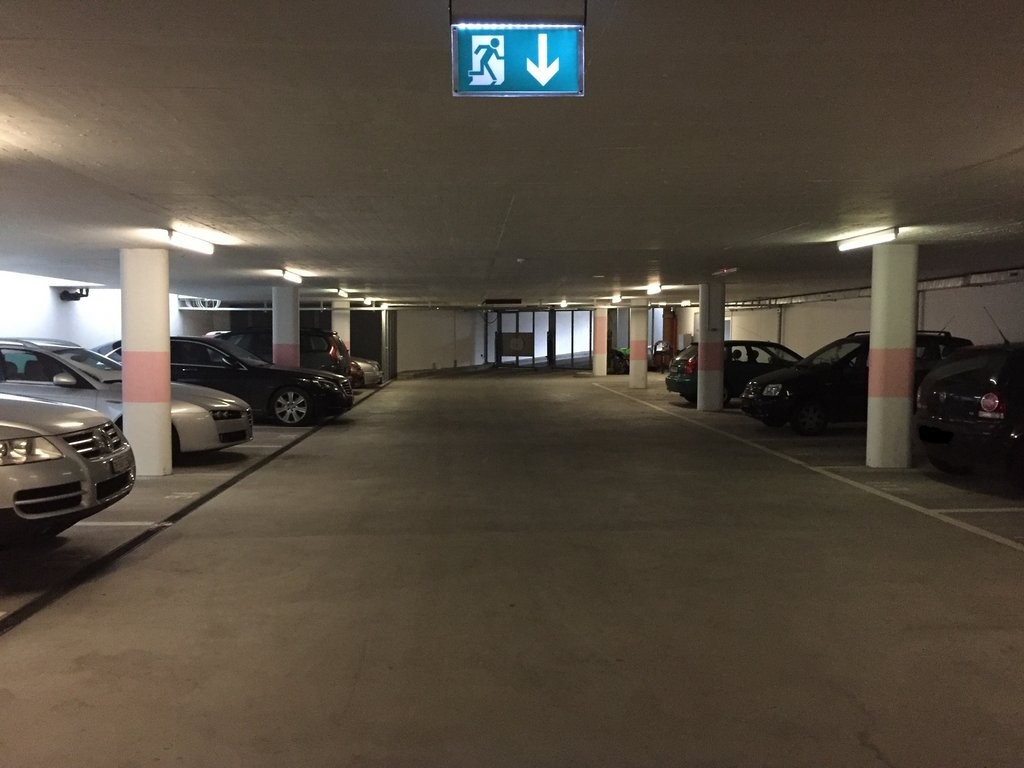 Place de stationnement couverte pour vélo, photo 1 sur 2