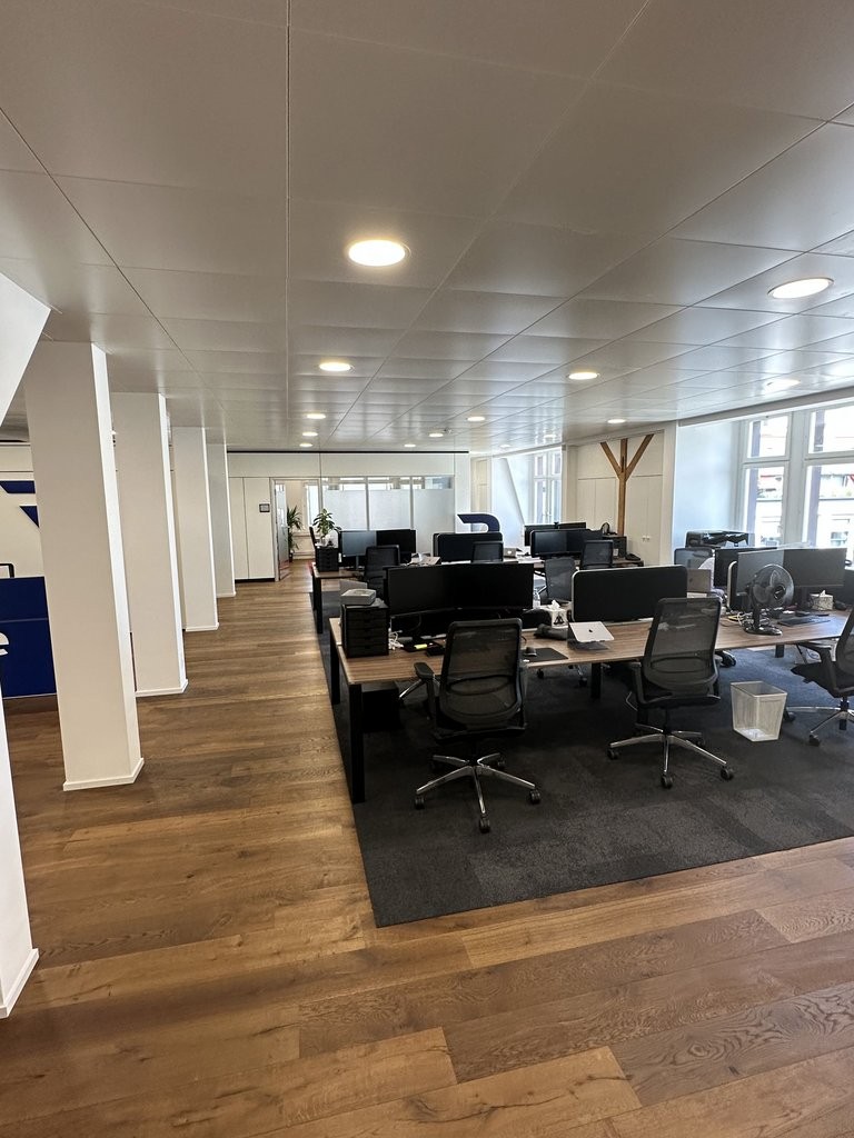 206m² office