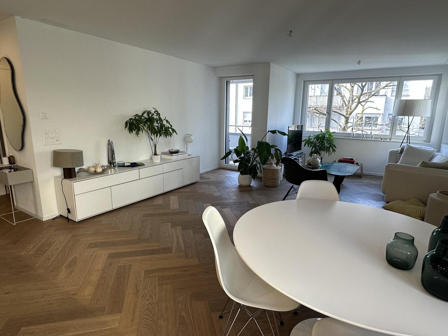Appartement entièrement équipé, meublé avec une place de parc